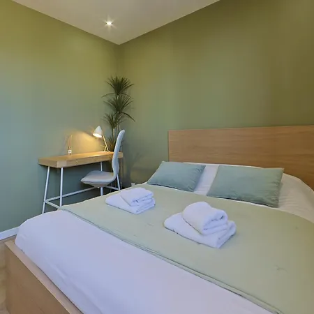 Vue Sublime, Terrasse Ensoleillee Et Parking