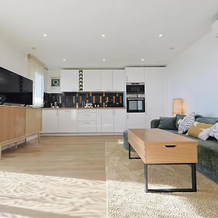 Vue Sublime, Terrasse Ensoleillee Et Parking Νίκαια